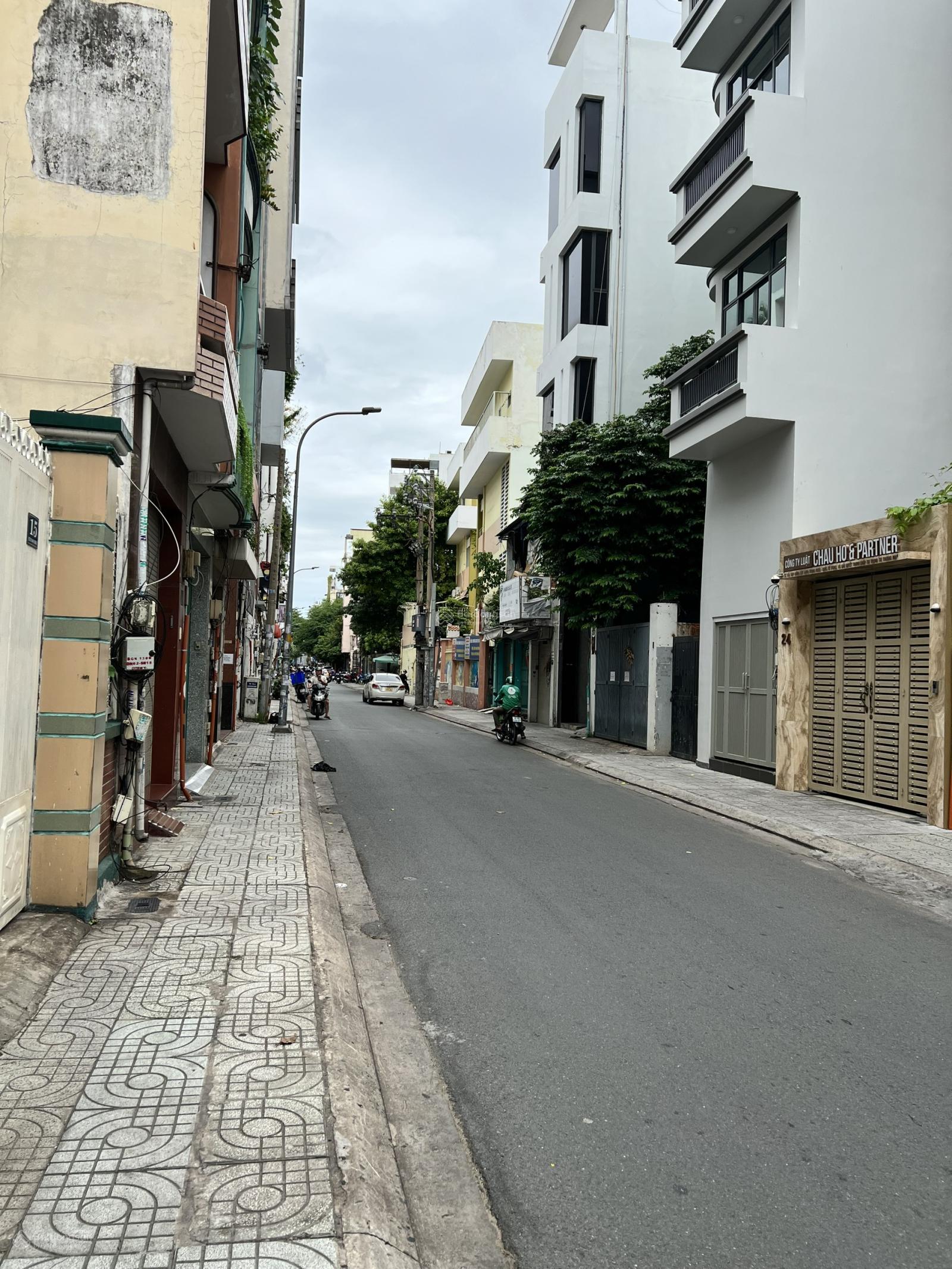 Bán nhà HXH góc 2MT đường Bùi Đình Túy Quận Bình Thạnh ,dt 11x30 giá chì 117 triệu/m2