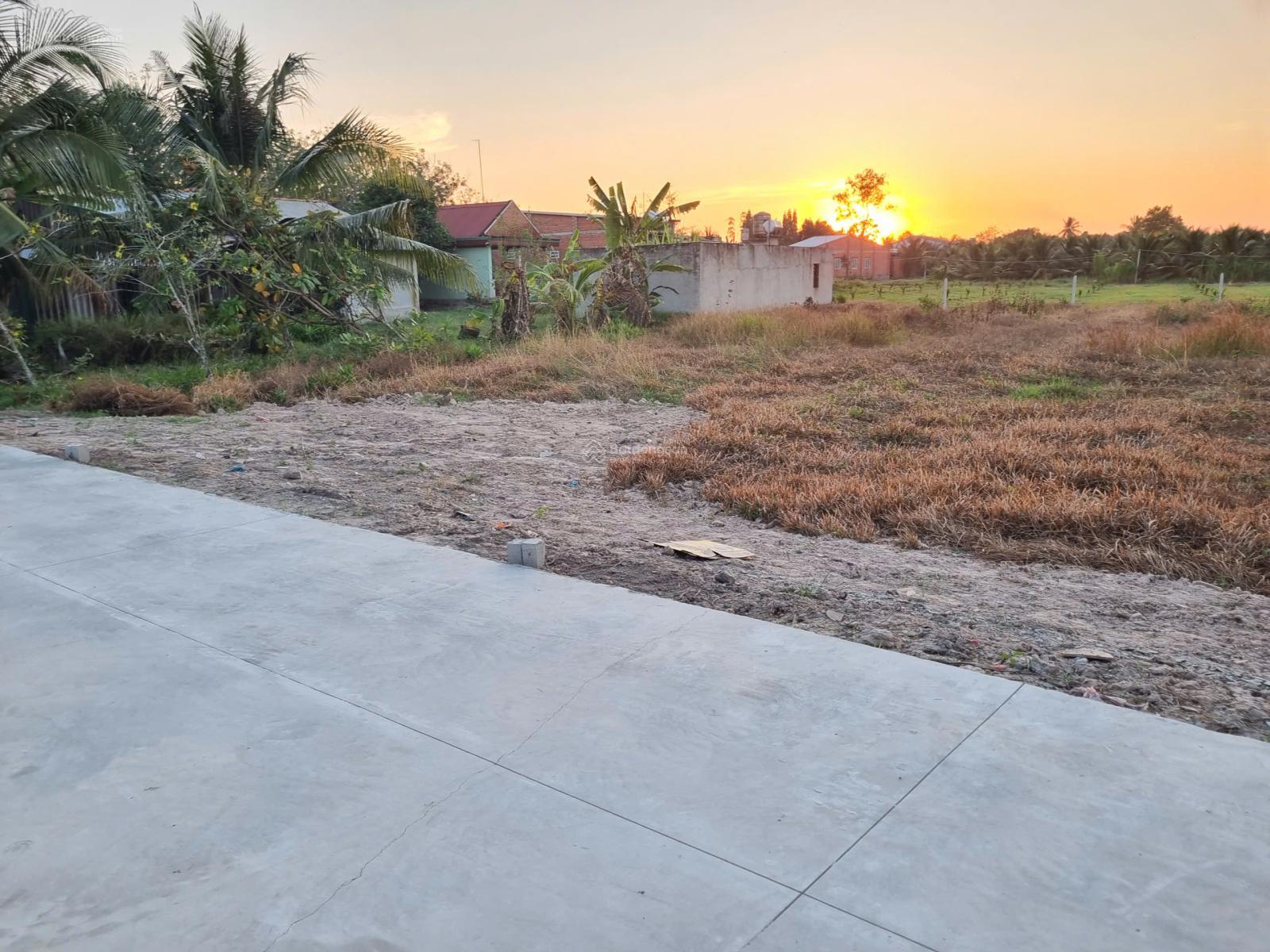 Gần 300m2 full thổ cư. Đường bê tông. Gần chợ. 650tr