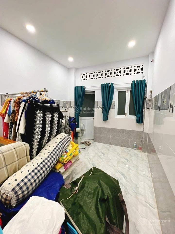 Bán nhà 3 tầng trên trục đường khánh hội. Vào ở ngay.
