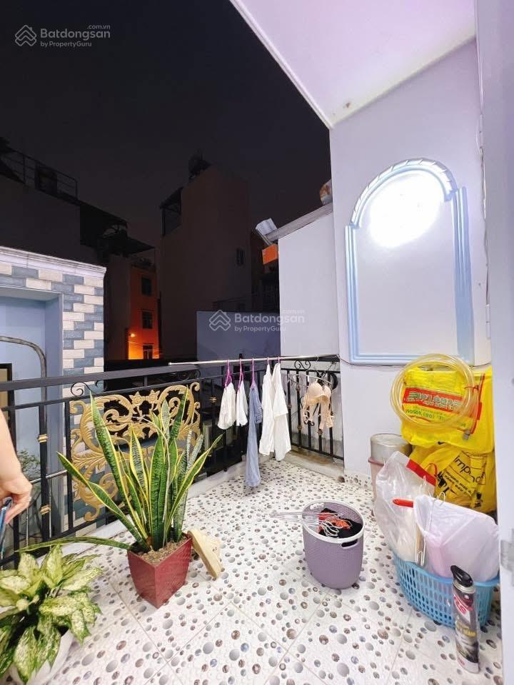 Bán nhà 3 tầng trên trục đường khánh hội. Vào ở ngay.
