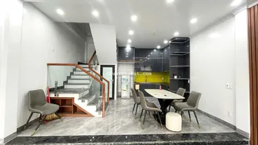 Cho thuê nhà Văn Cao 4 p.ngủ full nội thất, cách mặt đường chỉ 20m.