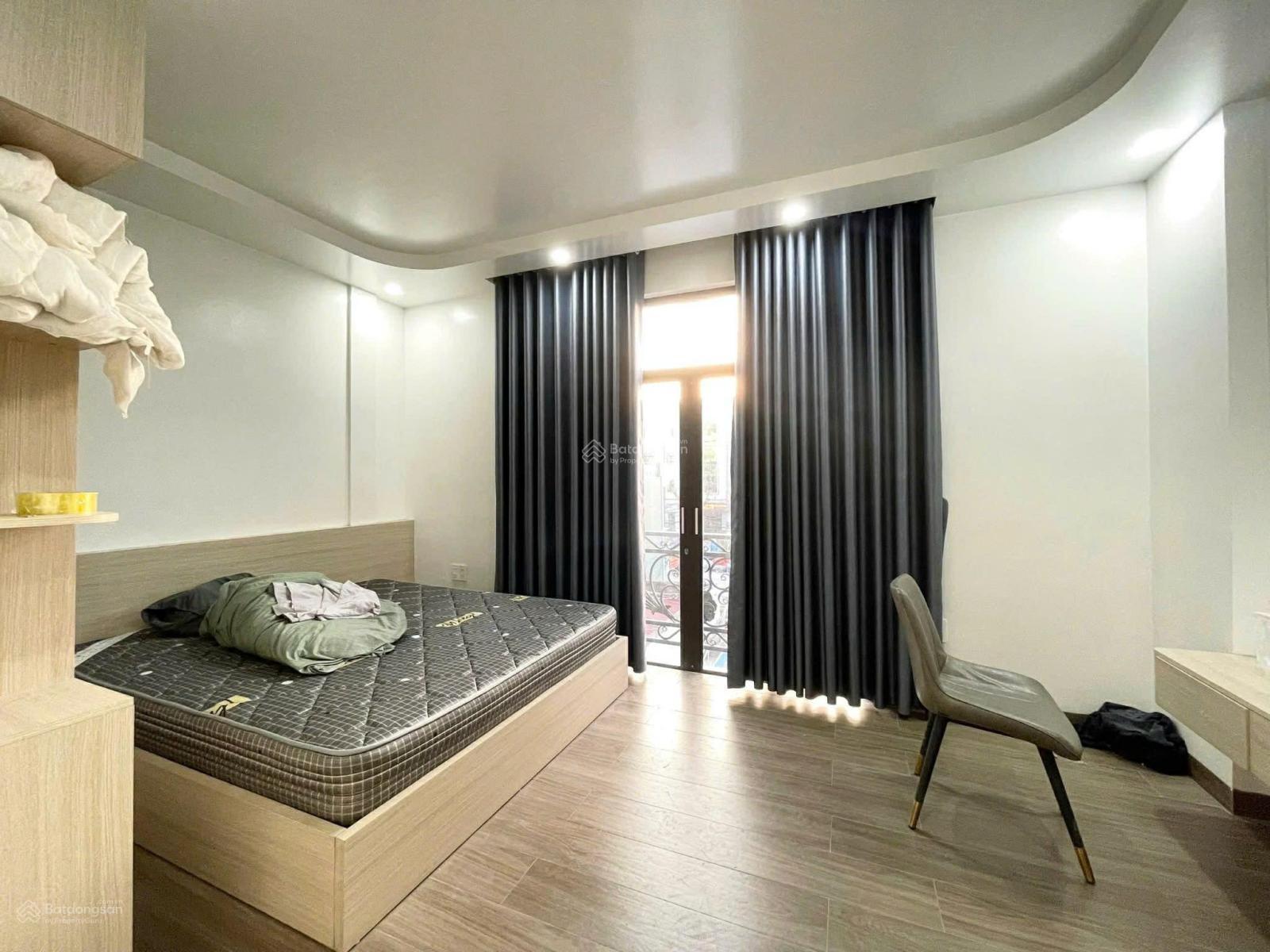 Cho thuê nhà Văn Cao 4 p.ngủ full nội thất, cách mặt đường chỉ 20m.