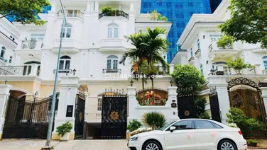 BIỆT THỰ CITYLAND QUẬN 7.DT đất: 10 22m = 220m 3 lâu thang máy giá 53 tỷ