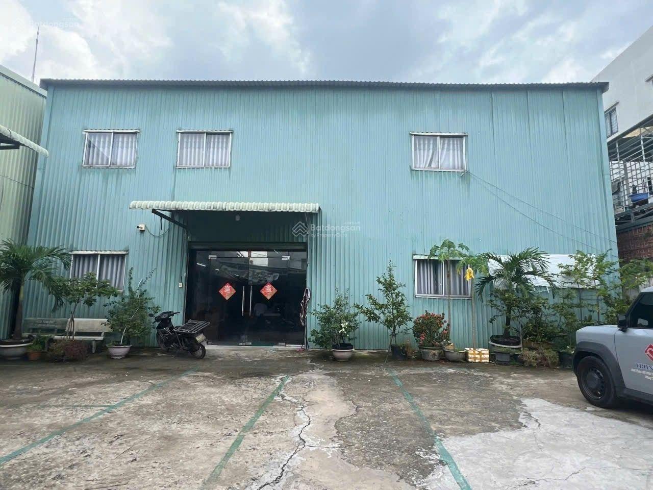 Chính Chủ Cho Thuê Nhà Xưởng Thạnh Xuân Q12. Dt: 2200m có pccc Chính Chủ Cho Thuê Nhà Xưởng Thạnh Xuân Q12. Dt: 2200m có pccc