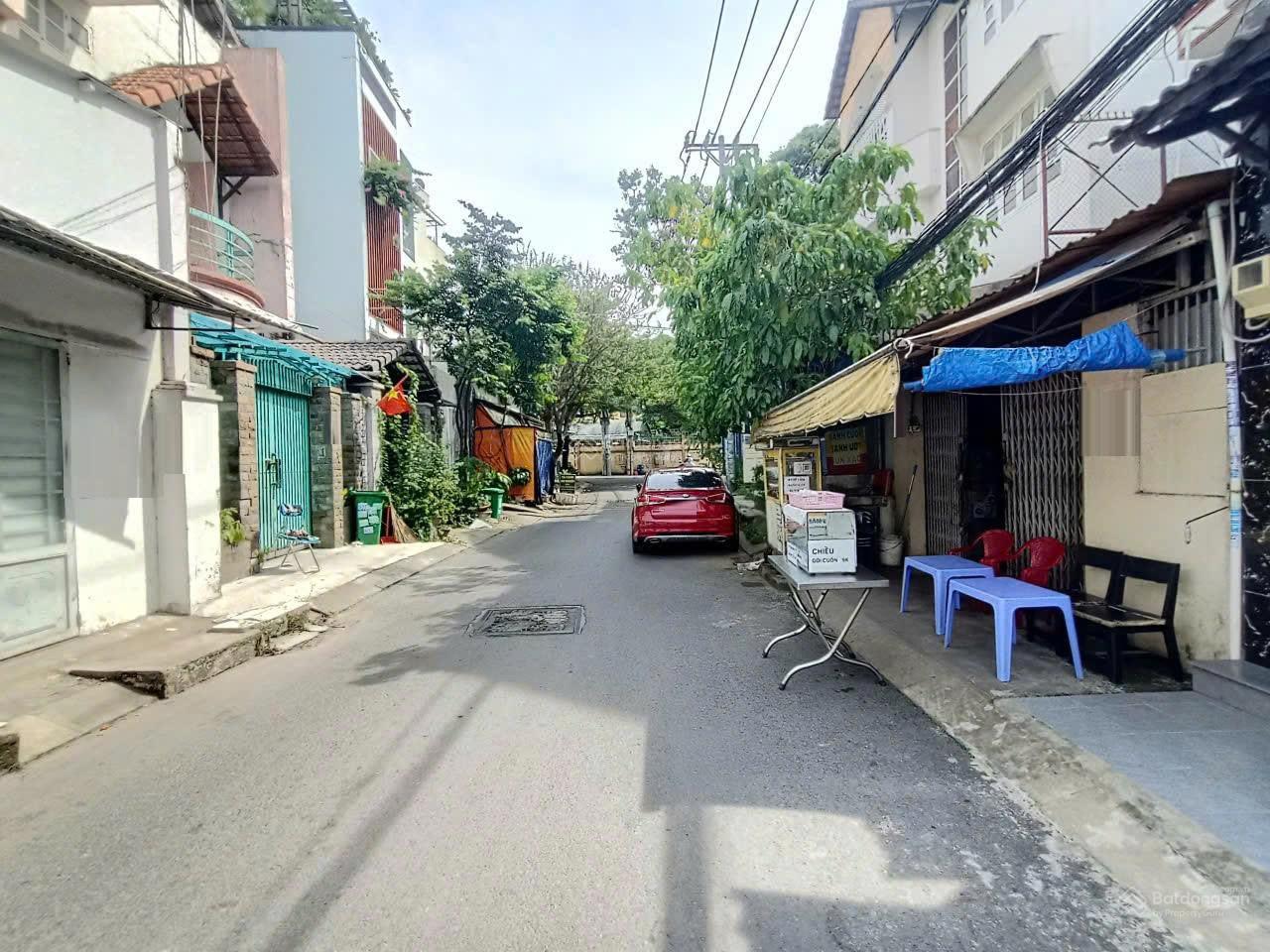 Nhà 1 trệt 1 lầu, mặt tiền đường số 10, Linh Trung, giá 6,7 tỷ.