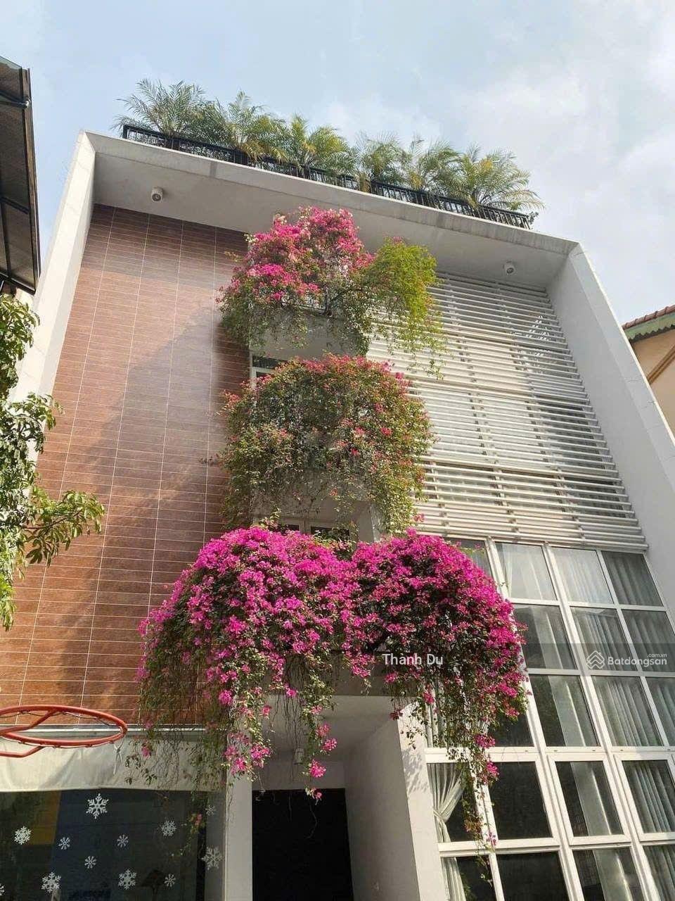 Cho thuê biệt thự sân vườn 300m2 Bồ Đề - gần hồ, anh ninh tốt, người nước ngoài ở hoặc kinh doanh