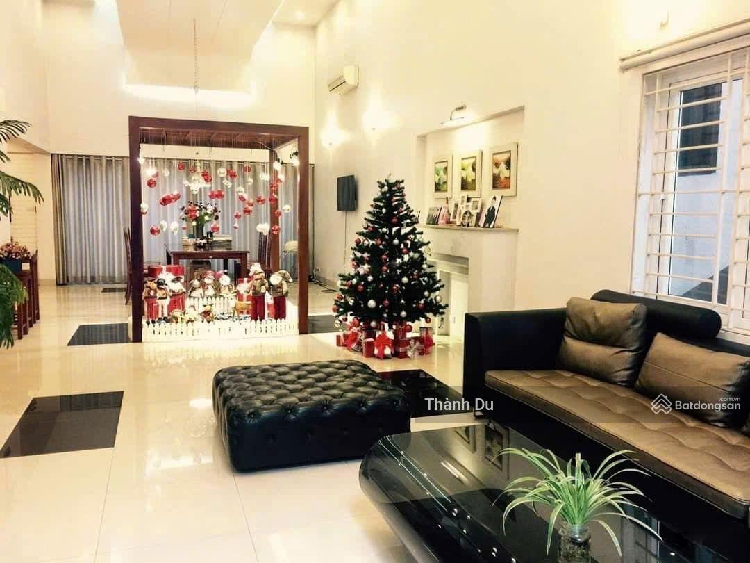 Cho thuê biệt thự sân vườn 300m2 Bồ Đề - gần hồ, anh ninh tốt, người nước ngoài ở hoặc kinh doanh