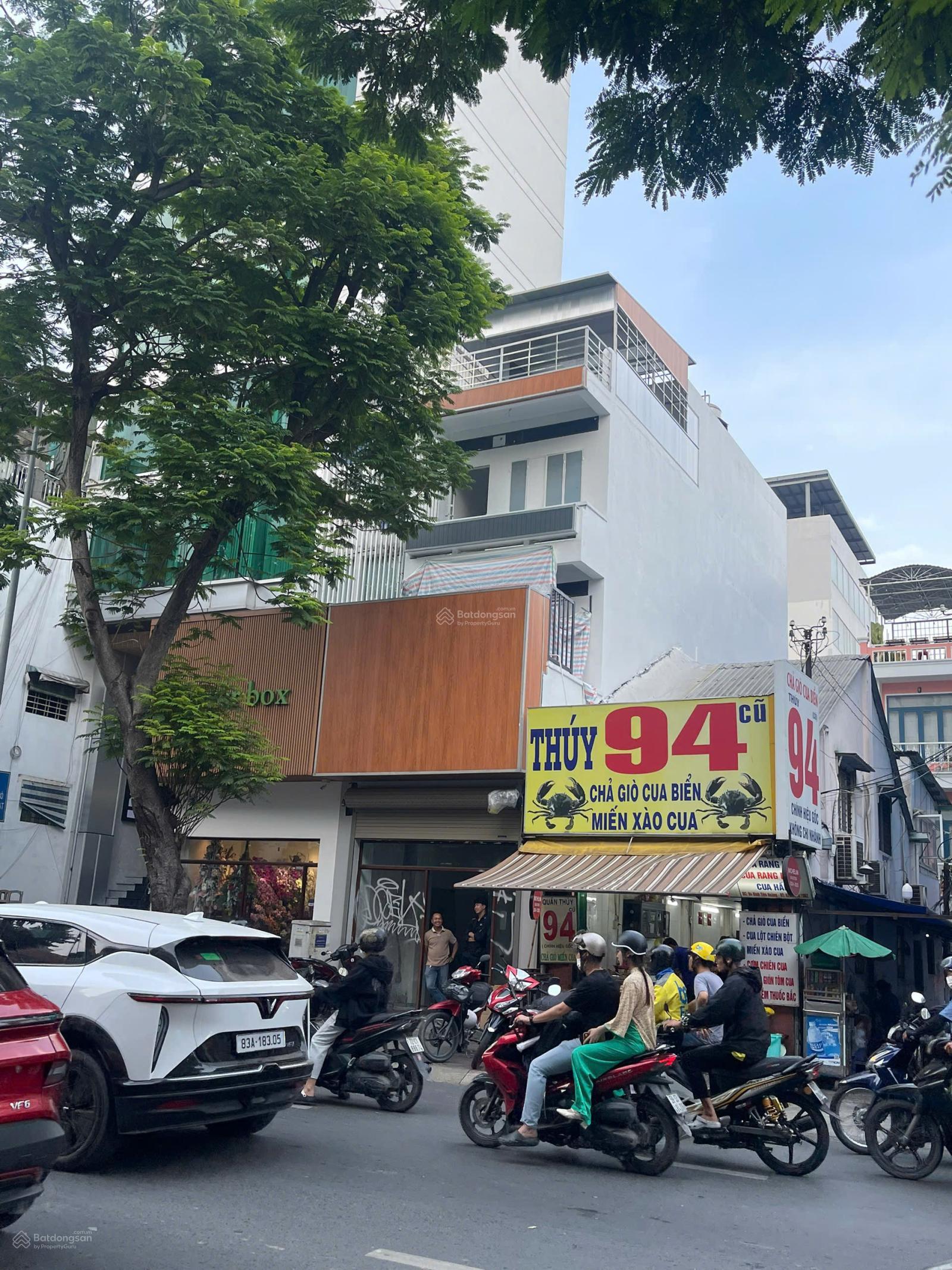 Mặt tiền Đinh Tiên Hoàng 4x18m, nhà trệt 3 lầu ST giá 23.8 tỷ TL