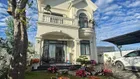 VILLA MỚI ĐẸP SÂN VƯỜN RỘNG ĐƯỜNG BẰNG PHẲNG YÊN TĨNH