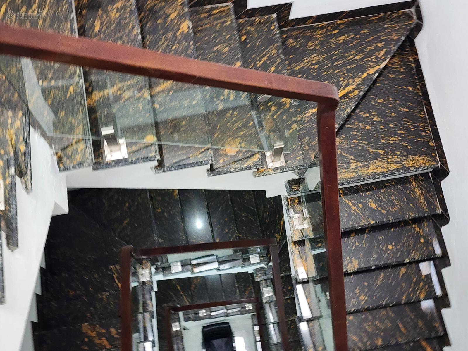 Bán gấp nhà riêng 5PN, 3WC, 42,4m2 tại 442 Âu Cơ, Nhật Tân, Tây Hồ, Hà Nội, 11, tỷ có thương lượng