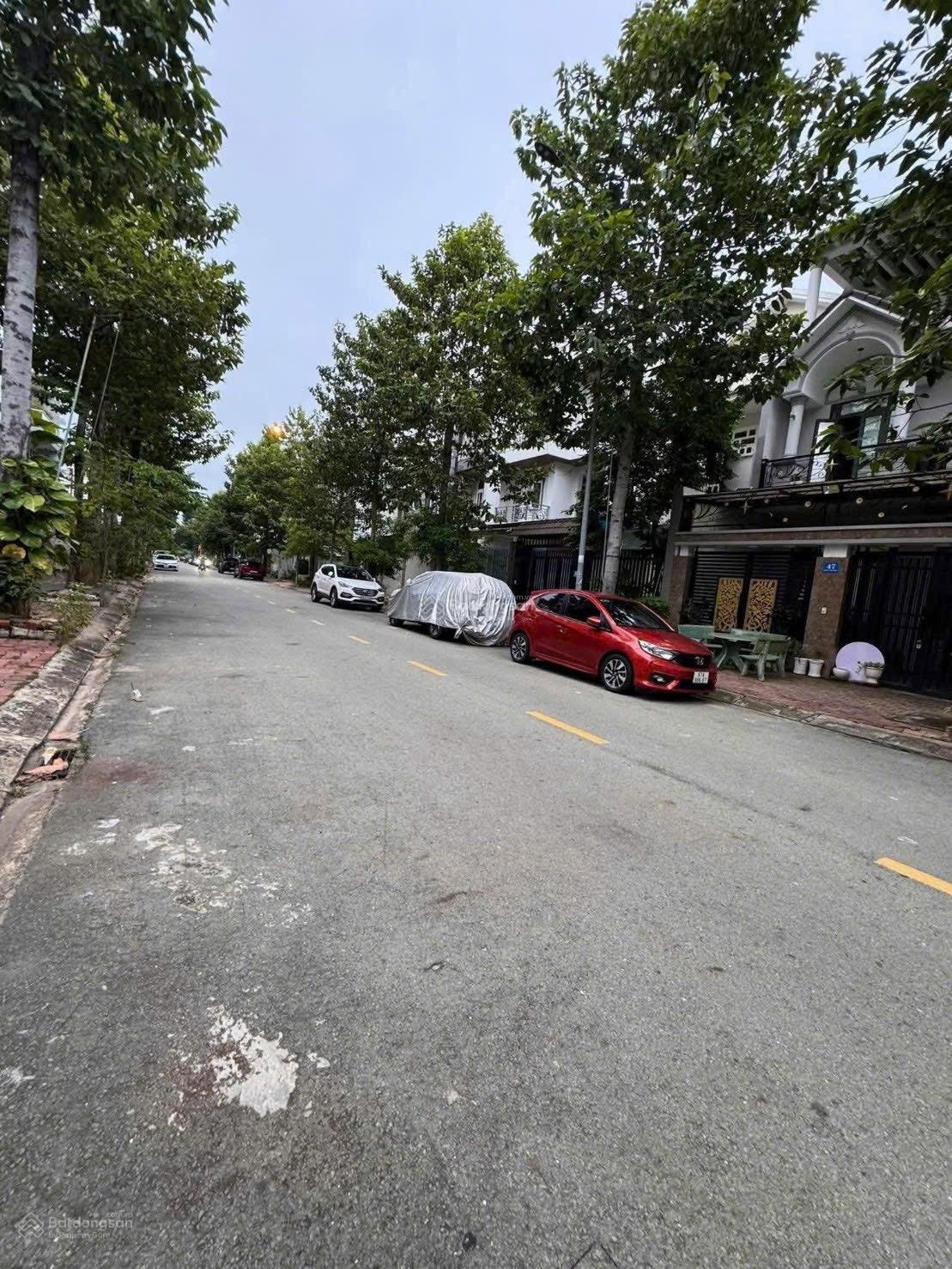 Nhà KDC Hiệp Thành 3_ Nhà 1 trệt 2 lầu
Ngang 7x20, hướng Tây Nam Giá: 7tyxx (tình trạng nhã cũ)
Gc