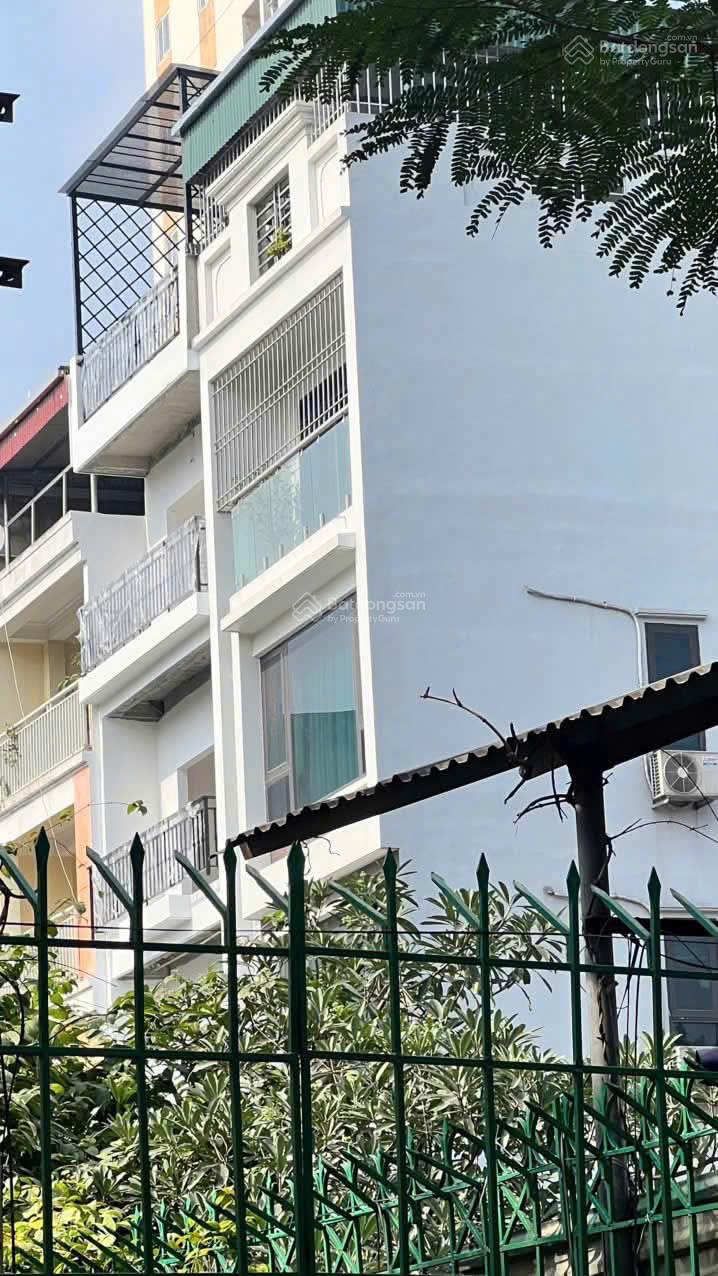 Bán nhà ngay sau bến xe nước ngầm DT 50m x6 tầng ô tô đỗ vào nhà ,thang máy, Giá 18 tỷ Bán nhà ngay sau bến xe nước ngầm DT 50m x6 tầng ô tô đỗ vào nhà ,thang máy, Giá 18 tỷ