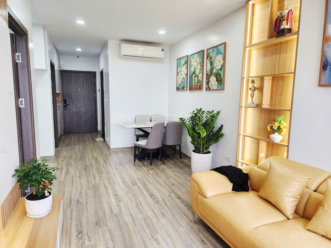 Bán căn hộ 2 ngủ đầy đủ nội thất tầng trung nhà mới giá chỉ ngoài 3 tỷ