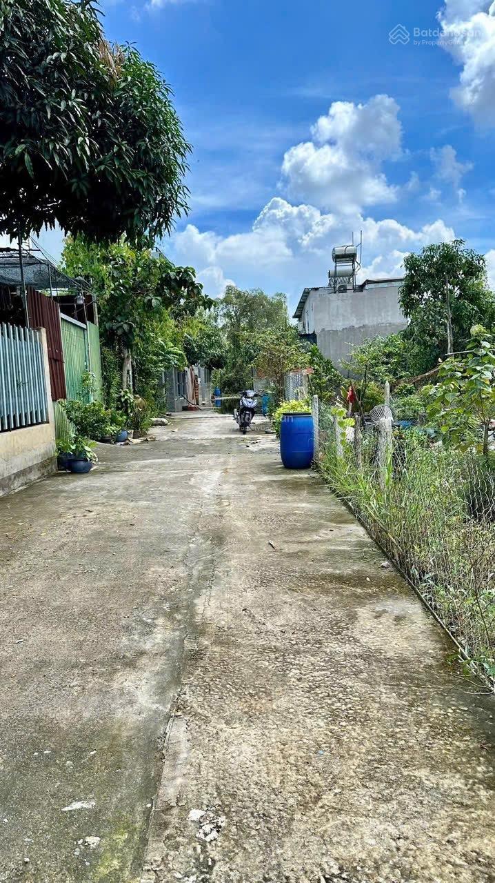 Bán 98m2 đất thổ cư sổ hồng riêng gần Vinhome Hóc Môn Bán 98m2 đất thổ cư sổ hồng riêng gần Vinhome Hóc Môn