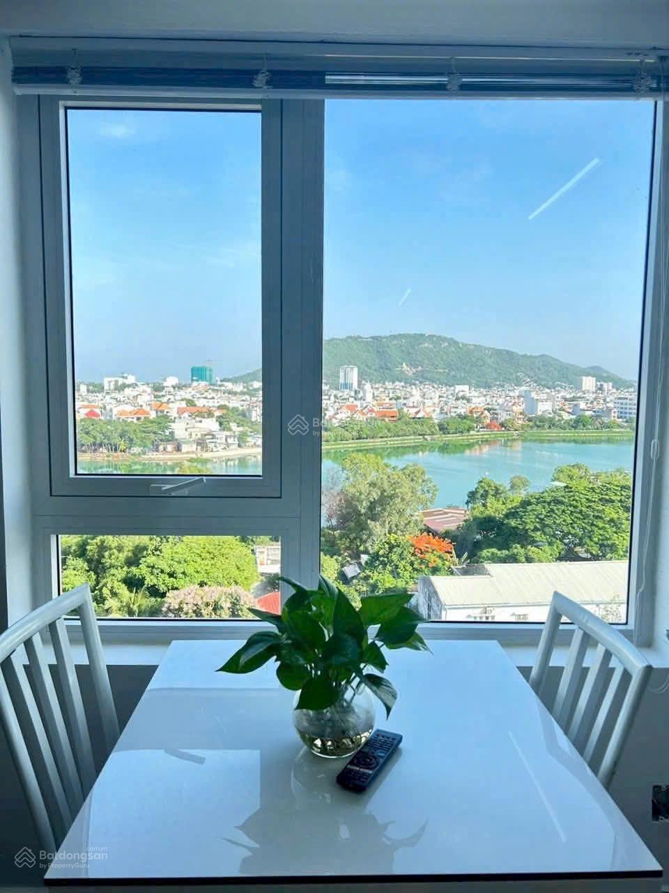 Bán căn góc Oscland 40m2,1PN, 1WC giá 2 tỷ 50tr..Call 0989 116 *** mr Hà !