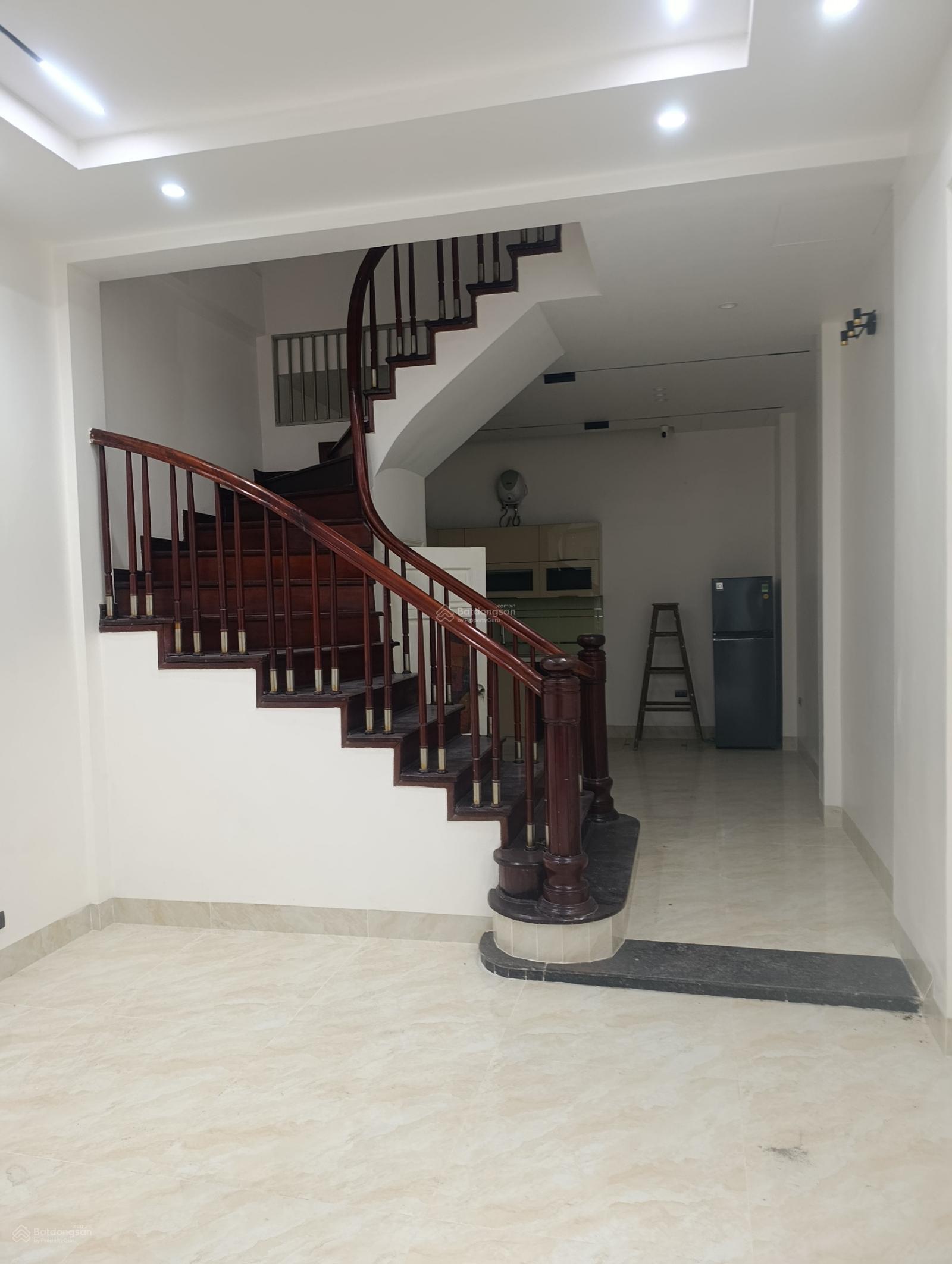 Mặt ngõ phố Thái Hà, kinh doanh, oto tránh, 55m2*5T, nhà đẹp, giá 25.5 tr/ tháng.