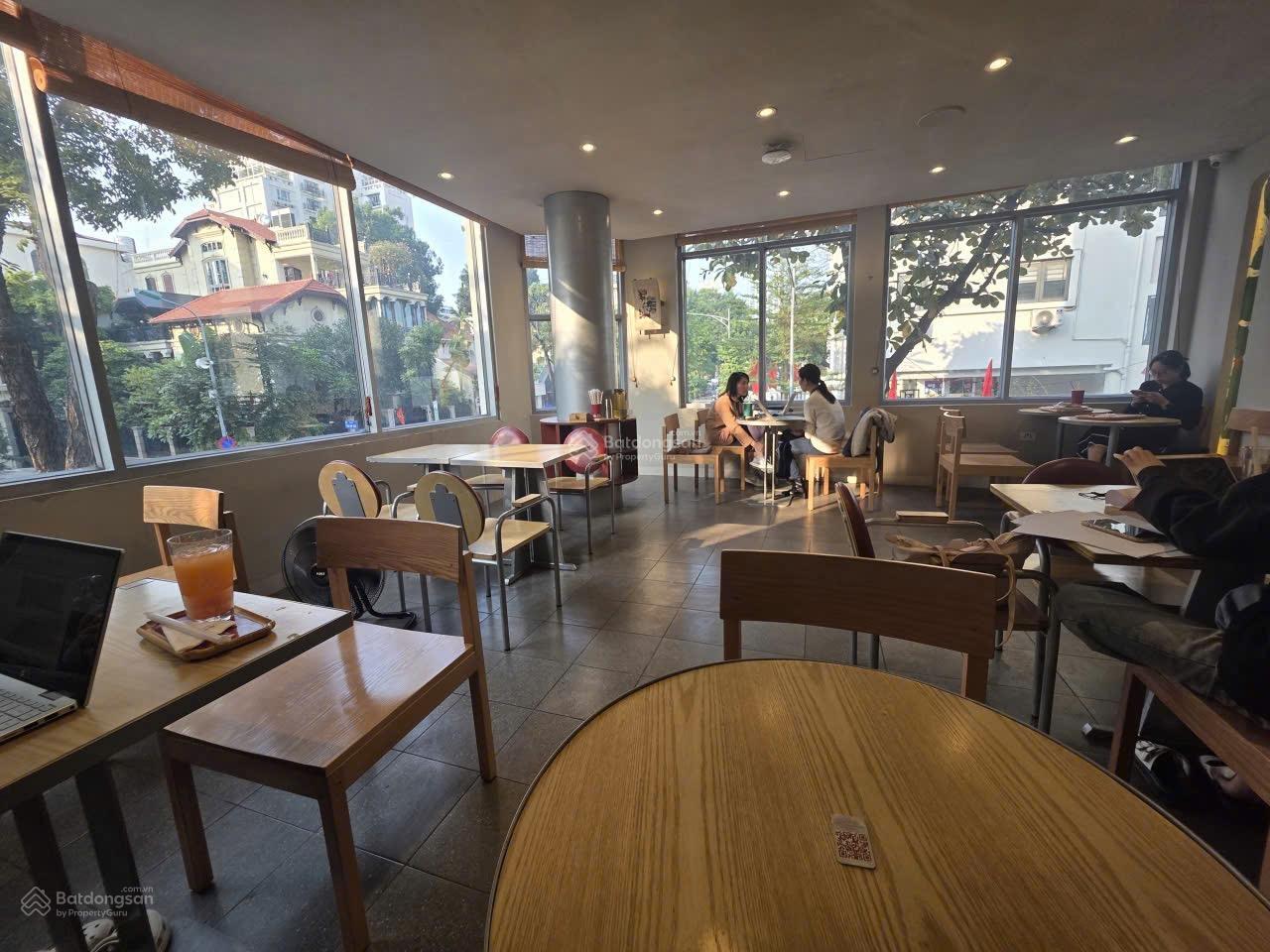 Cho thuê nhà mặt phố Quang Trung, DT 50m2x5.5 tầng, MT 15m, Giá 100tr, LH 0968 896 ***