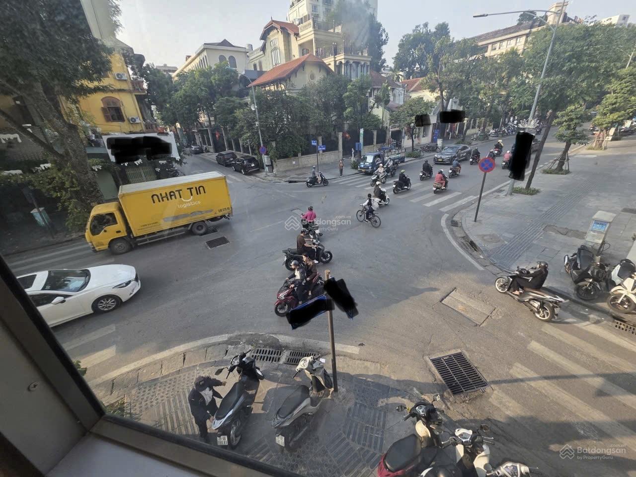 Cho thuê nhà mặt phố Quang Trung, DT 50m2x5.5 tầng, MT 15m, Giá 100tr, LH 0968 896 ***