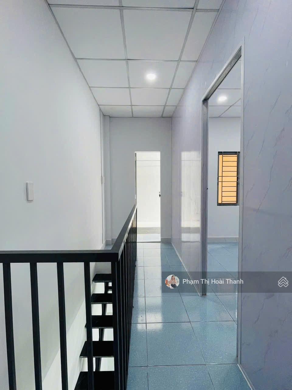 Nhỉnh 2 tỷ có hộ khẩu Sài Gòn. CG. Nhà nhỏ xinh 20m2, 2 tầng, 2pn, ngay sau lưng Vincom Lê Văn Việt Nhỉnh 2 tỷ có hộ khẩu Sài Gòn. CG. Nhà nhỏ xinh 20m2, 2 tầng, 2pn, ngay sau lưng Vincom Lê Văn Việt