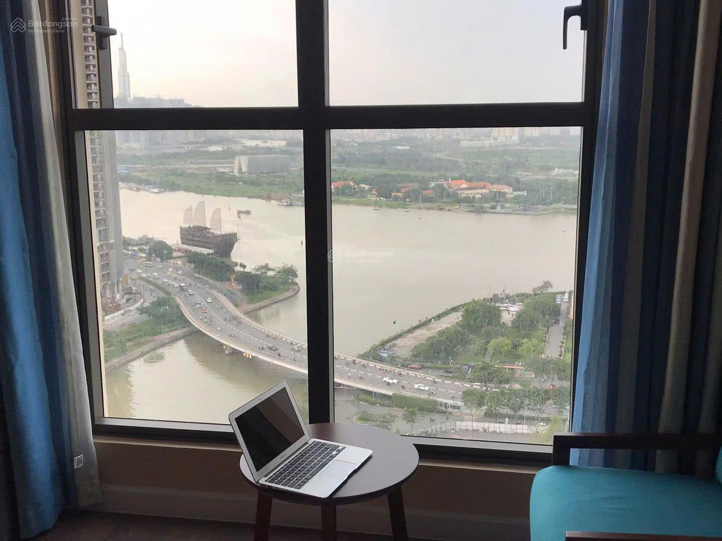 Bán nhanh CH Saigon Royal view sông sài gòn, pháo hoa 2 PN 86m2, nội thất siêu đẹp, giá bán 11.9 tỷ