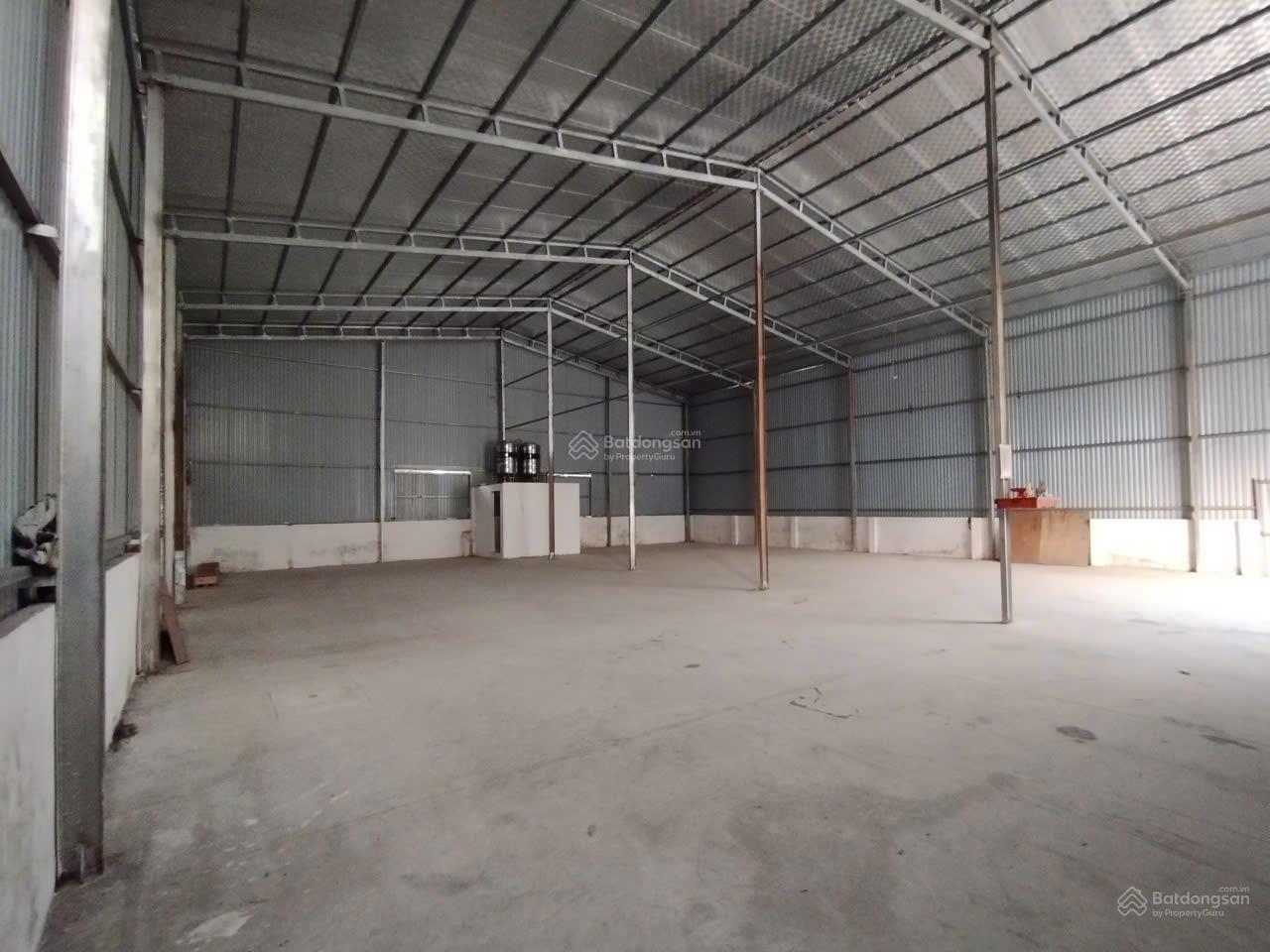 Cho thuê kho đường 21B, Thanh Mai, Thanh Oai, HN. DT 400m, cao 8m, xe 20 tấn đỗ cửa. Giá 15tr/th