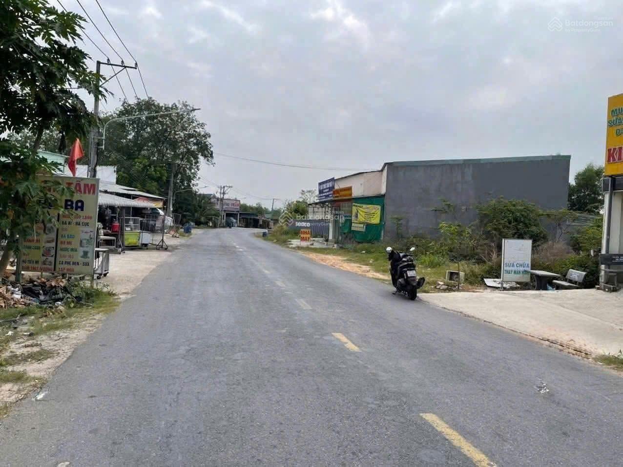 Cần bán đất mặt tiền đường Trần Đại Nghĩa cách KCN Vsip 2 2km, DT 90m2 có sẵn thổ cư sổ hồng riêng