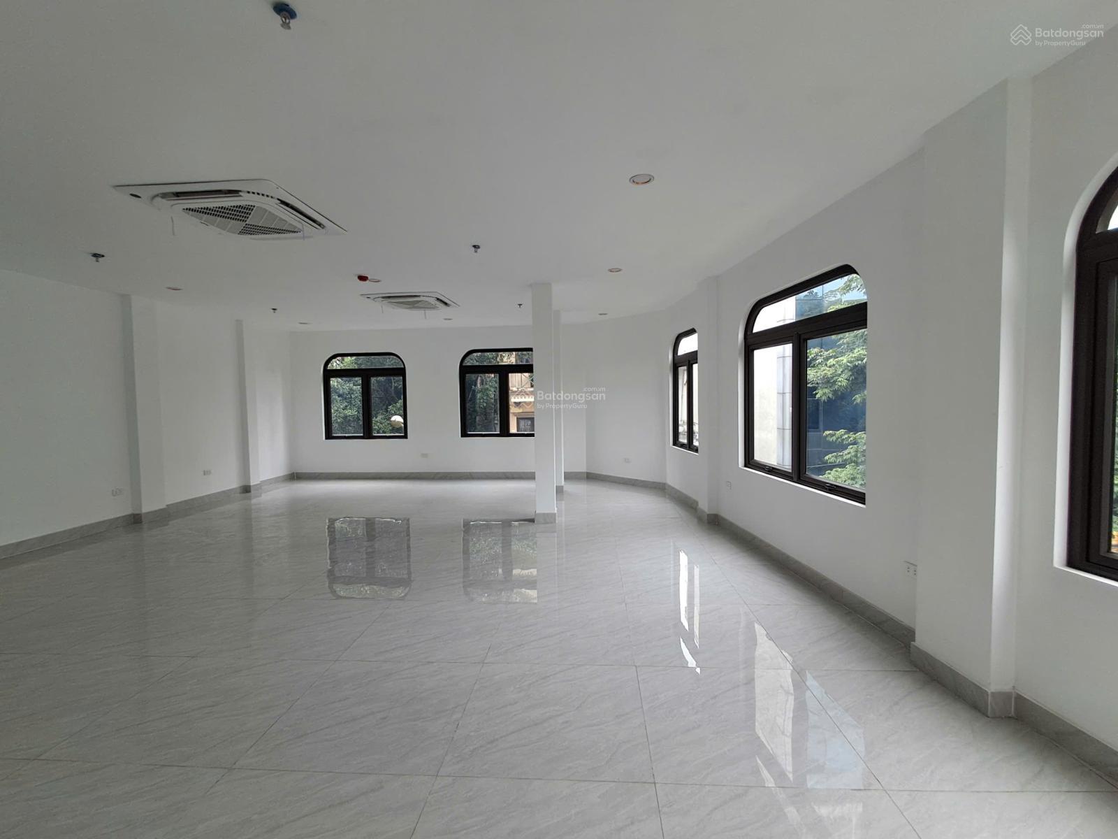 Cho thuê nhà đường Định Công, Hoàng Mai. DT 90m2, 8 tầng, có thang máy, căn góc 2 mặt tiền. 65tr/th