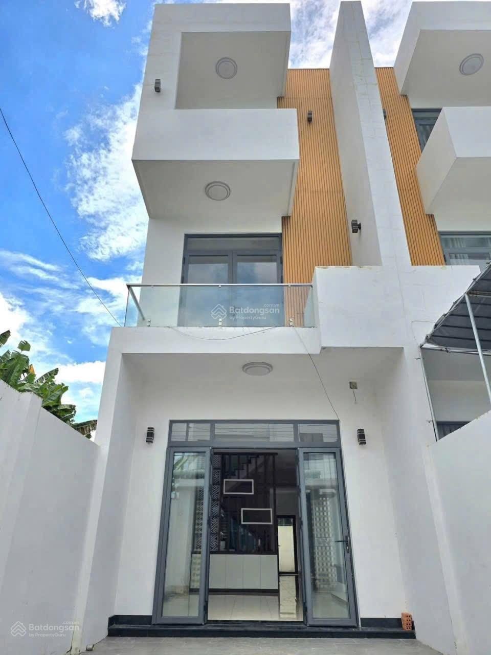 Nhà Phú Mỹ giảm giá chỉ còn 4 tỷ 300 triệu! Nhà đã hoàn công vị trí trung tâm Thủ Dầu Một