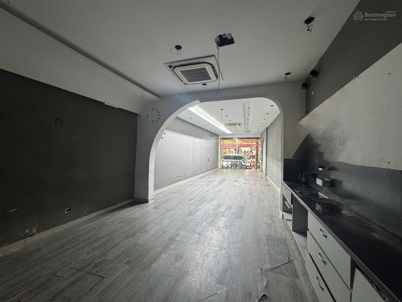 Cho thuê cửa hàng mặt phố Tuệ Tĩnh 100m, mặt tiền 5m, riêng biệt, mới đẹp, thông sàn