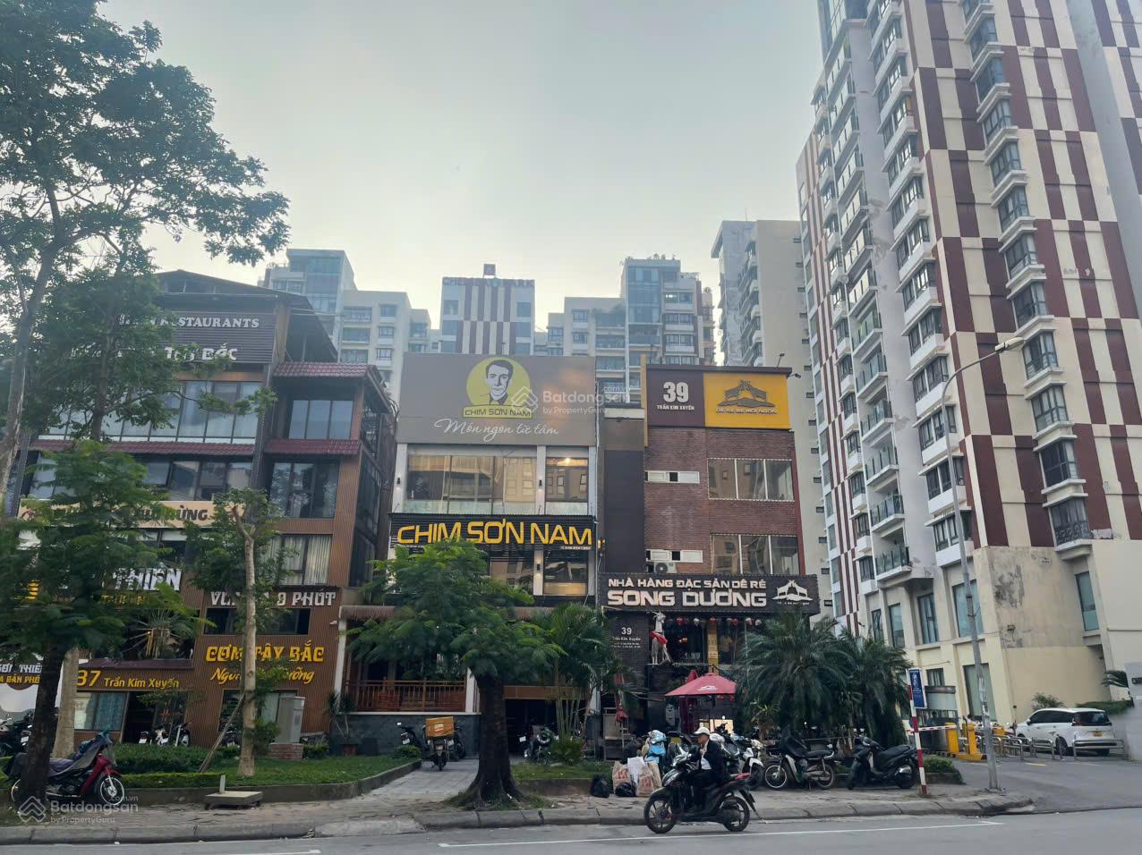 Bán nhà mặt phố Trần Kim Xuyến. Diện tích 153m2 x 5 tầng mặt tiền 9m. Vỉa hè 7m. Giá 114.75 tỷ