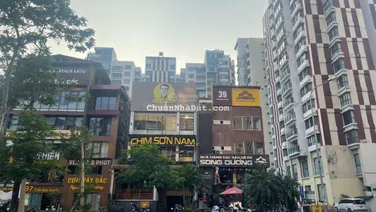 Bán nhà mặt phố Trần Kim Xuyến. Diện tích 153m2 x 5 tầng mặt tiền 9m. Vỉa hè 7m. Giá 114 tỷ