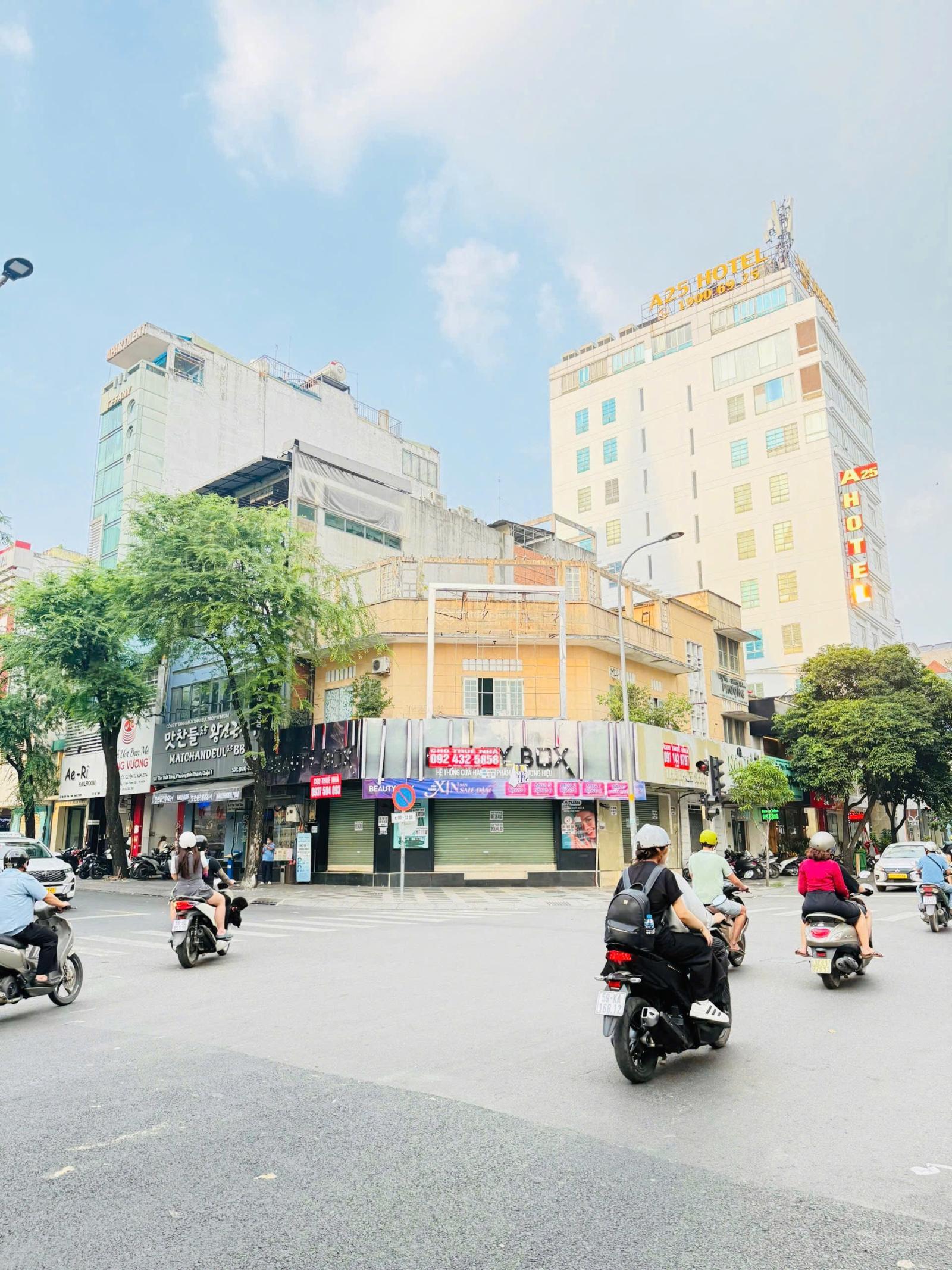 Cho thuê nhà góc 2 mặt tiền Nguyễn Trãi vs Tôn Thất Tùng, Quận 1, 8x16m, trệt 1 lầu, 150 tr/th