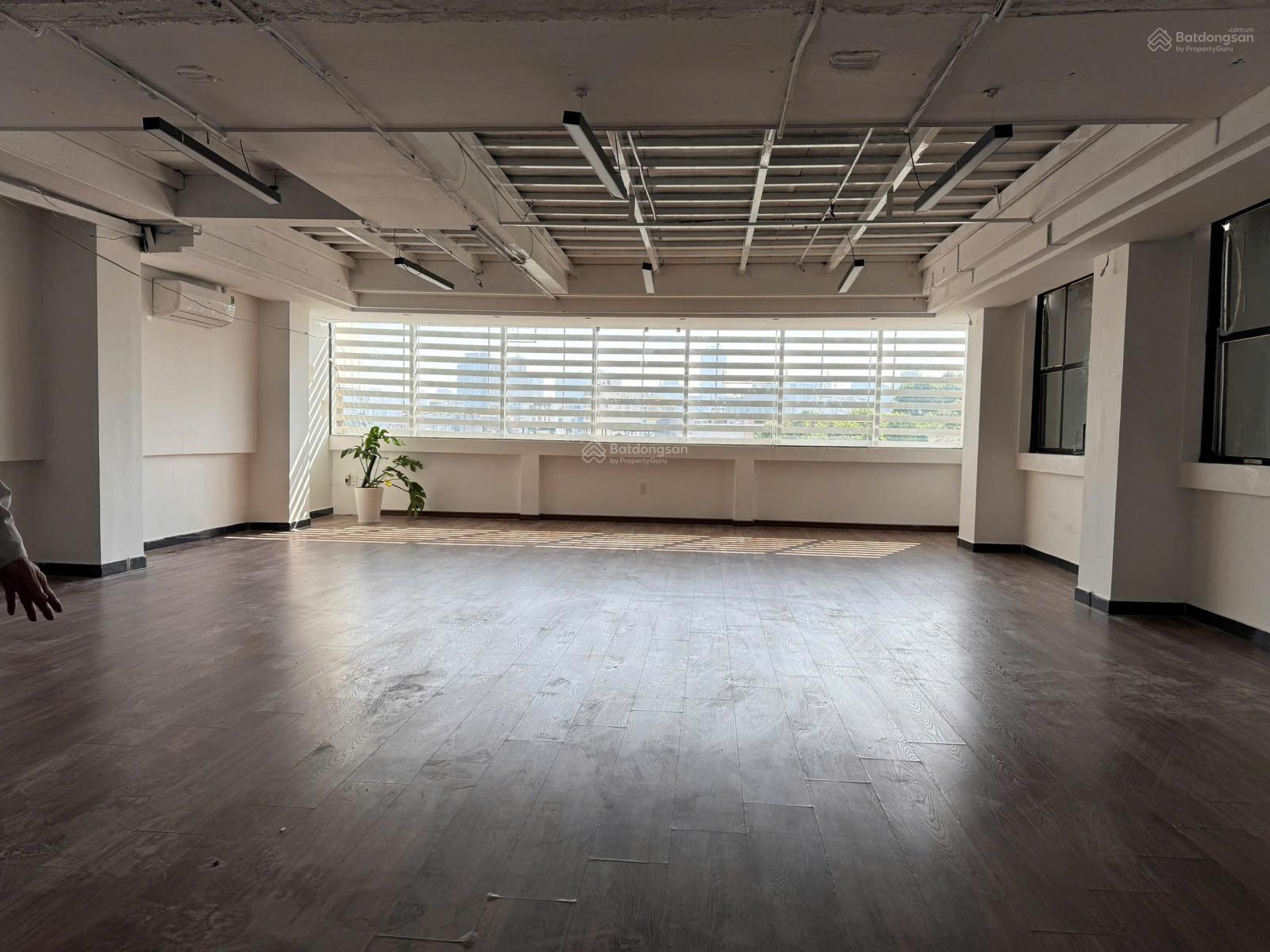 Chính chủ VP 100m - chỉ 26 tr/th - Trần Quốc Toản Q3, sàn vuông đẹp