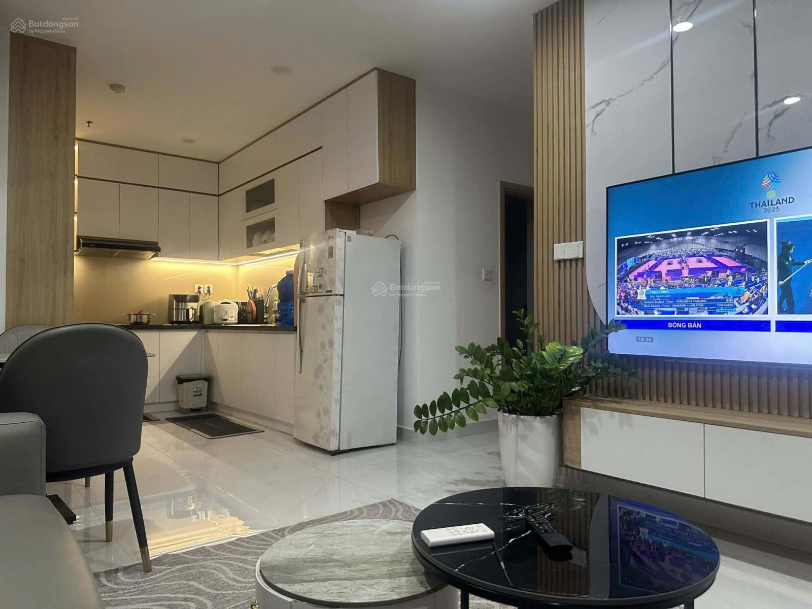 Cho thuê căn góc 2PN, the east gate, full nội thất đẹp, giá 8tr . LH: 0978 272 *** (Zalo)