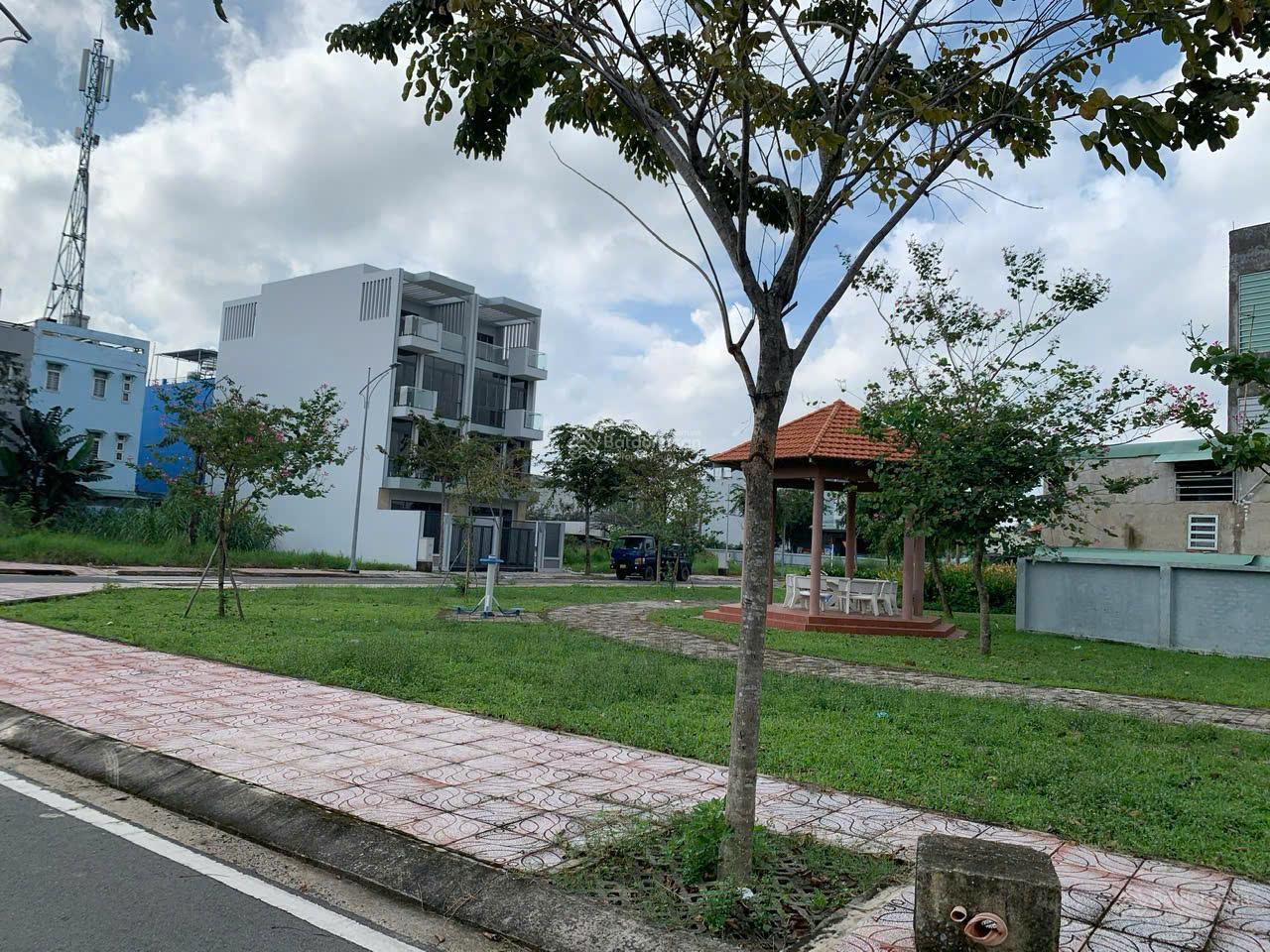 Bán gấp MT Ngay KDC Mỹ Hòa 4, ngay Chợ Đầu Mối Hóc Môn - 5 x 24m - CT 5 tầng giá 5.2 tỷ Bán gấp MT Ngay KDC Mỹ Hòa 4, ngay Chợ Đầu Mối Hóc Môn - 5 x 24m - CT 5 tầng giá 5.2 tỷ