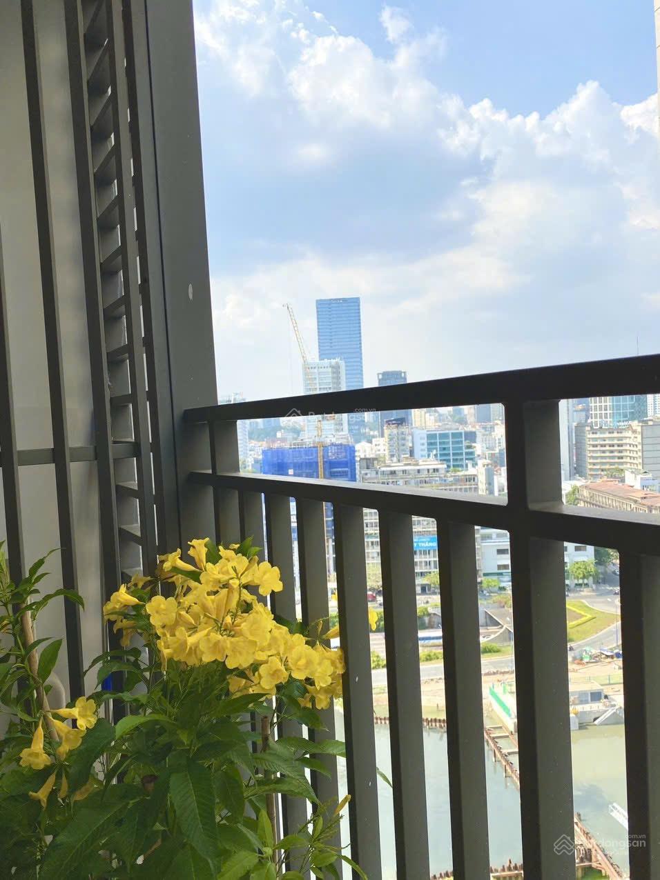 Tresor 2PN 1WC giá 20tr - có ban công view sông Bến Vân Đồn 0339 587 *** em Hải