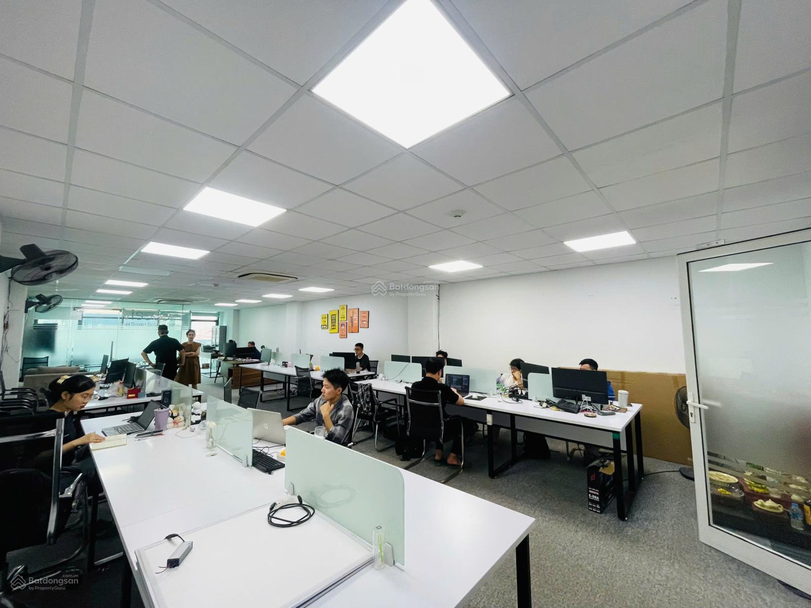 Sang nhượng văn phòng 150m2 tại mặt phố Tô Vĩnh Diện - Thanh Xuân giá rẻ chỉ 20tr/tháng