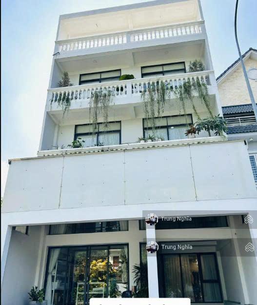 Tòa nhà đường Nguyễn Thị Minh Khai, diện tích: 8x20m, hầm 4 tầng cho thuê