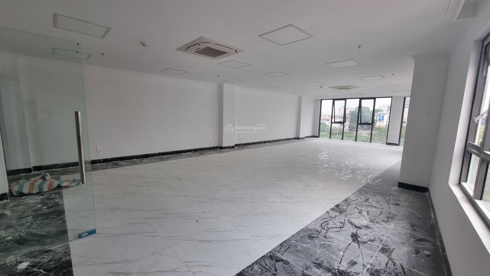 Cần cho thuê gấp sàn văn phòng 140m2 tại phố Hoàng Văn Thái - Thanh Xuân