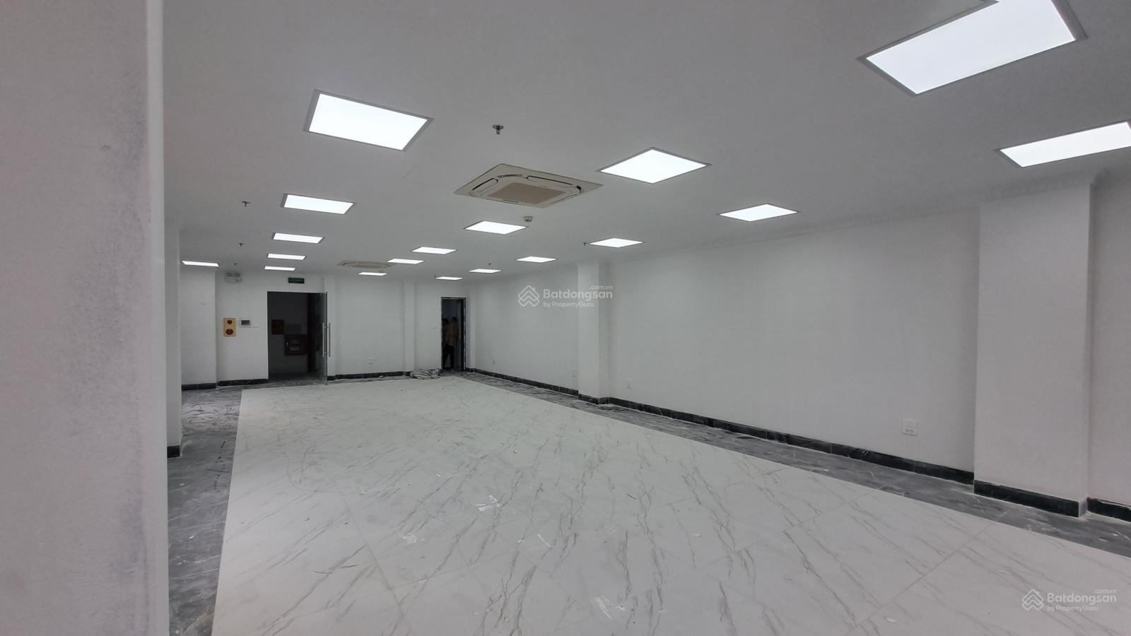 Cần cho thuê gấp sàn văn phòng 140m2 tại phố Hoàng Văn Thái - Thanh Xuân