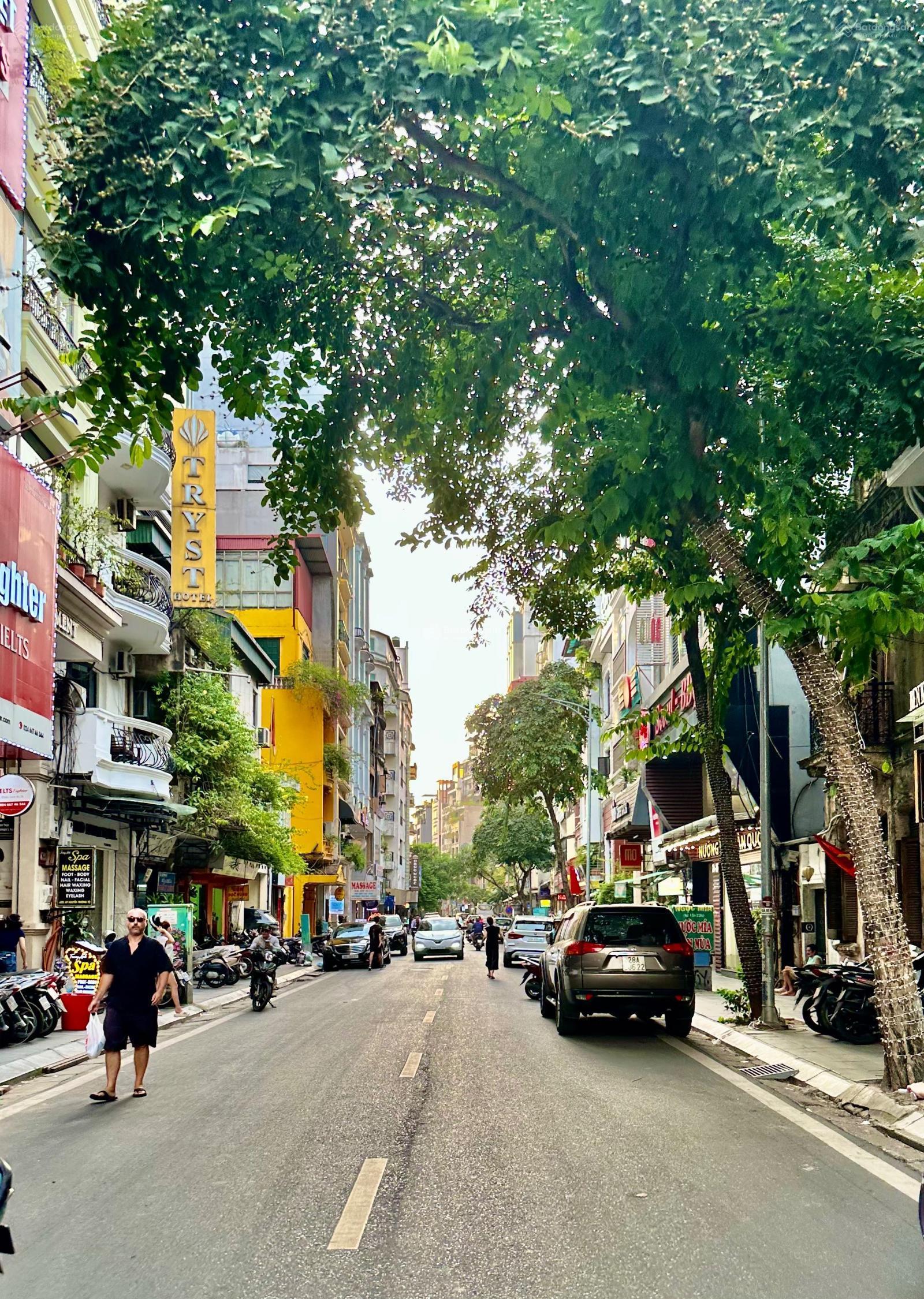 Chính chủ bán nhà mặt phố cổ Hàng Bún Ba Đình. DT 55m2, mặt tiền 6.8m, giá 80 tỷ