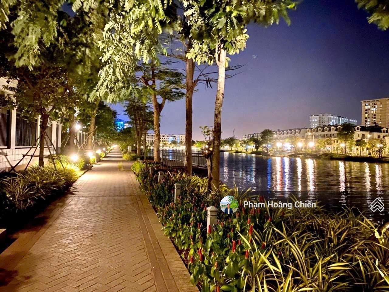 Bán biệt thự hồ Lakeview City DT 8x22m hoàn thiện cơ bản giá 39 tỷ thương lượng LH 0907 110 *** Thật