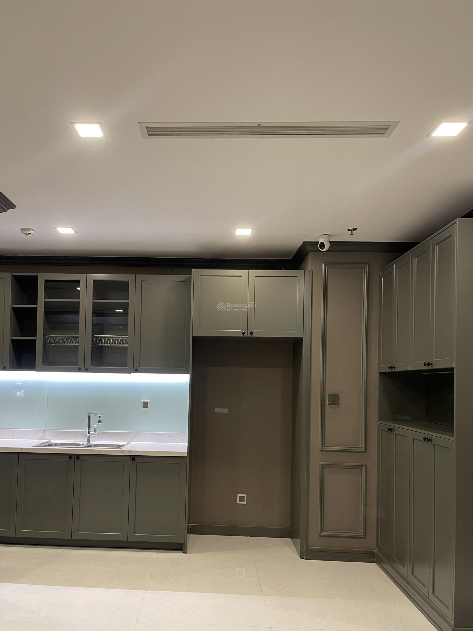 Do định cư nước ngoài cần bán lại căn 2PN, 2WC Park 3,Tầng 23 Vinhome Central Park LH 0901 001 ***