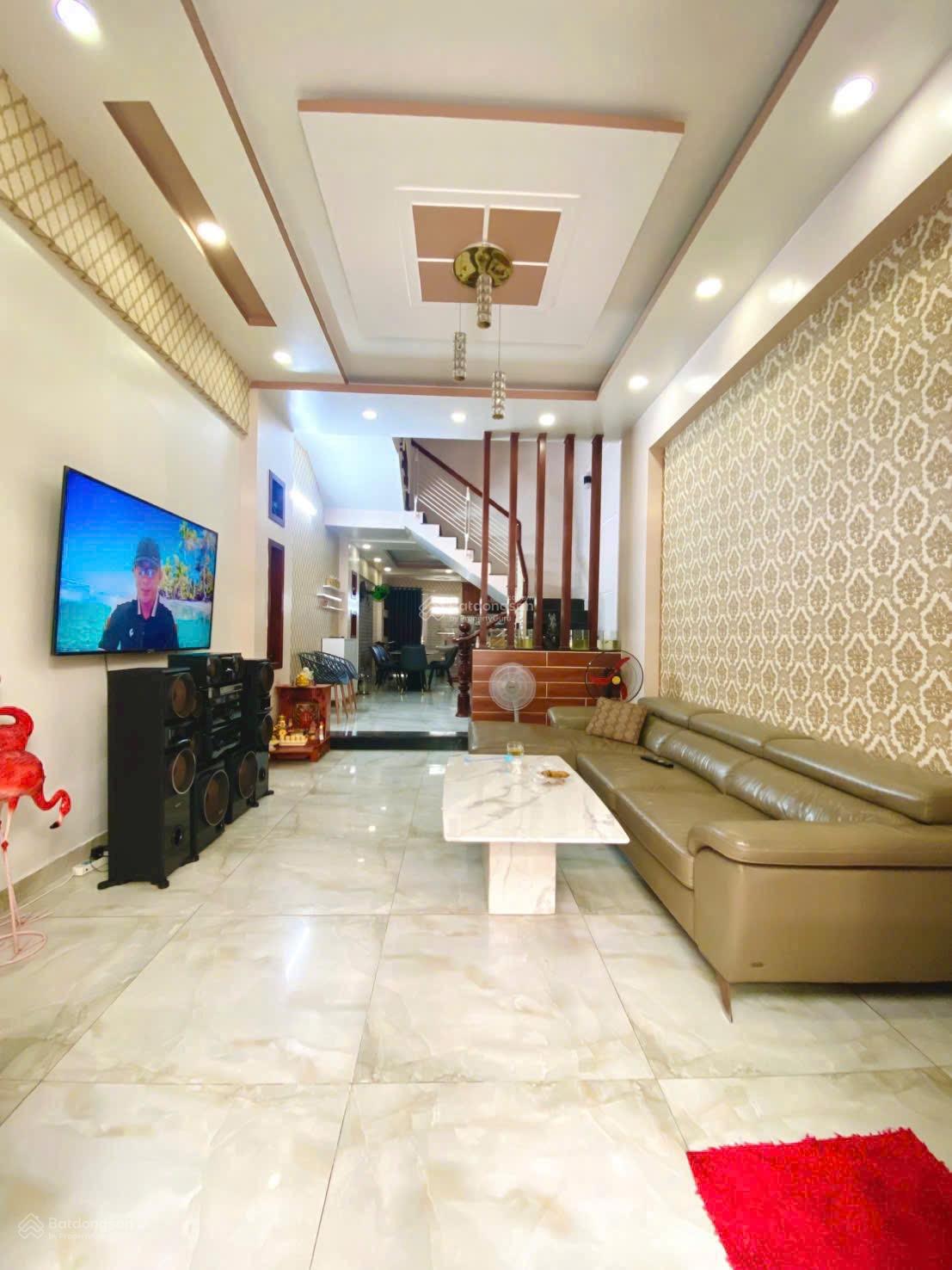 Nguyên căn Quang Trung p8, hẻm 1 sẹc Xh. Dt 4x16m trệt 3 lầu. 4pn 5wc. Giá 16tr. Lh 0902 958 ***