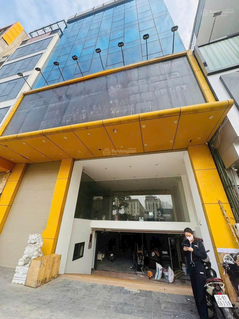 Cho thuê VP MP Vạn Phúc - Hà Đông. DT: 150m2/sàn, MT: 10m, Có hầm để xe. Khu vực kinh doanh sầm uất