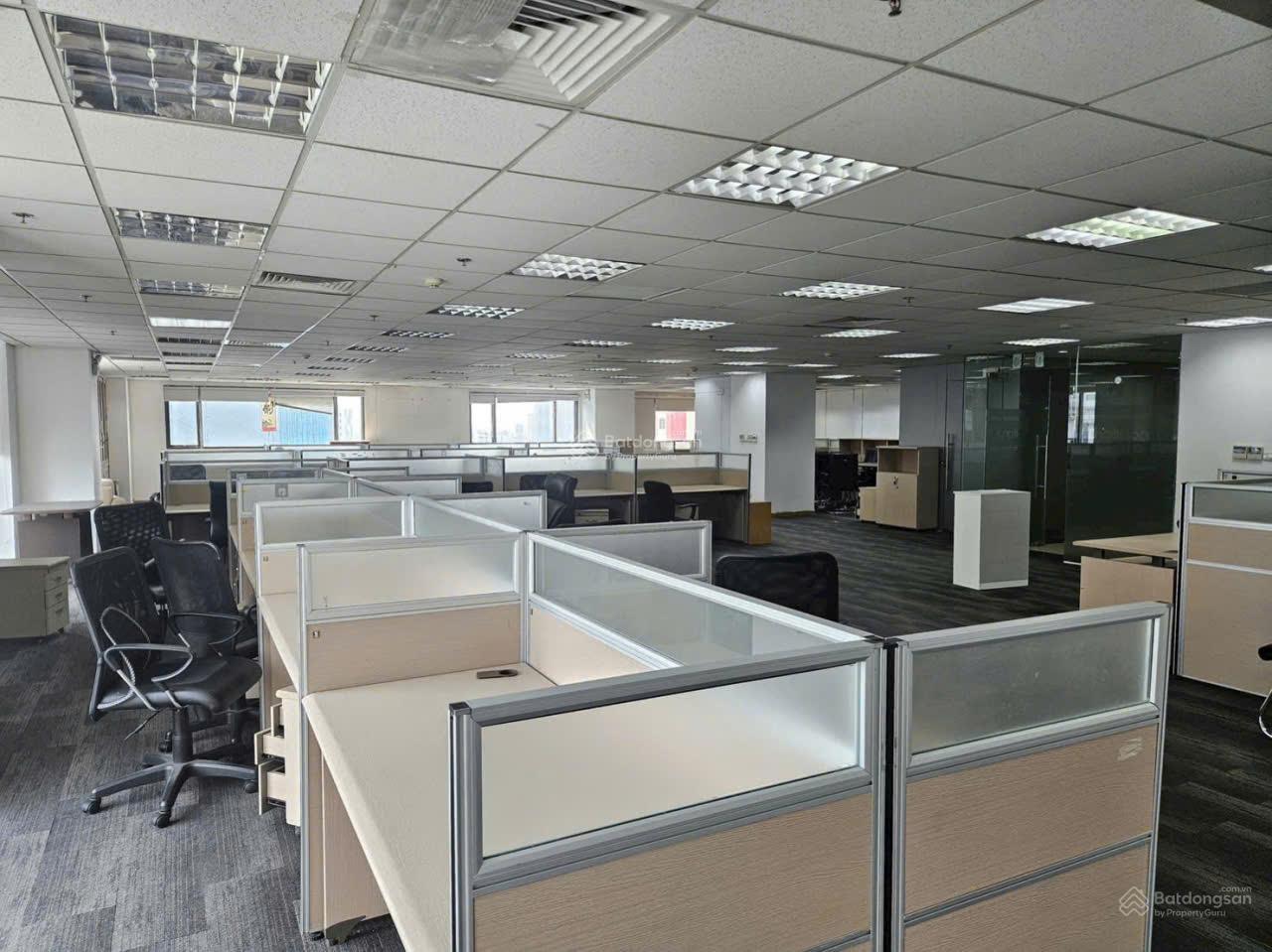 Cho thuê VP MP Vạn Phúc - Hà Đông. DT: 150m2/sàn, MT: 10m, Có hầm để xe. Khu vực kinh doanh sầm uất Cho thuê VP MP Vạn Phúc - Hà Đông. DT: 150m2/sàn, MT: 10m, Có hầm để xe. Khu vực kinh doanh sầm uất