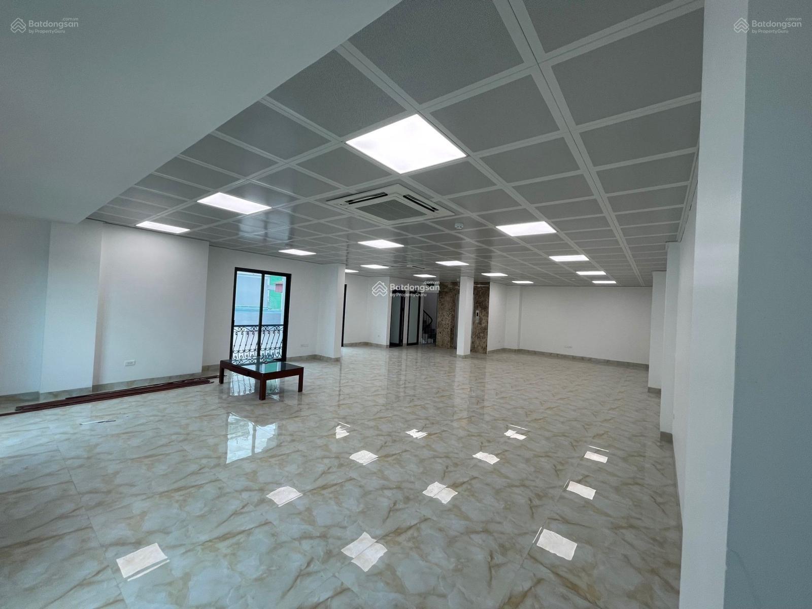 Cho thuê VP MP Vạn Phúc - Hà Đông. DT: 150m2/sàn, MT: 10m, Có hầm để xe. Khu vực kinh doanh sầm uất Cho thuê VP MP Vạn Phúc - Hà Đông. DT: 150m2/sàn, MT: 10m, Có hầm để xe. Khu vực kinh doanh sầm uất