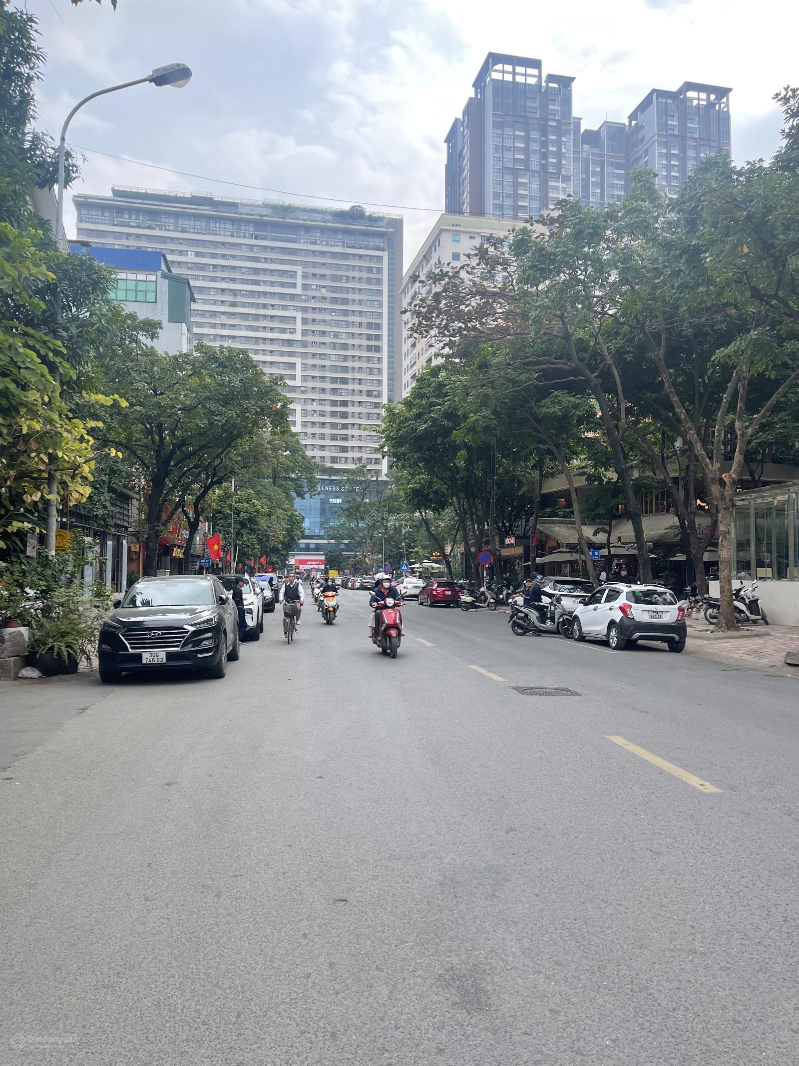 HÀNG ĐẸP KHÔNG CHỜ LÂU - PHỐ ĐỖ QUANG - ÔTÔ TRÁNH DỪNG ĐỖ - VỈA HÈ - NGÕ THÔNG, 130M2 - 1T - MT 12M