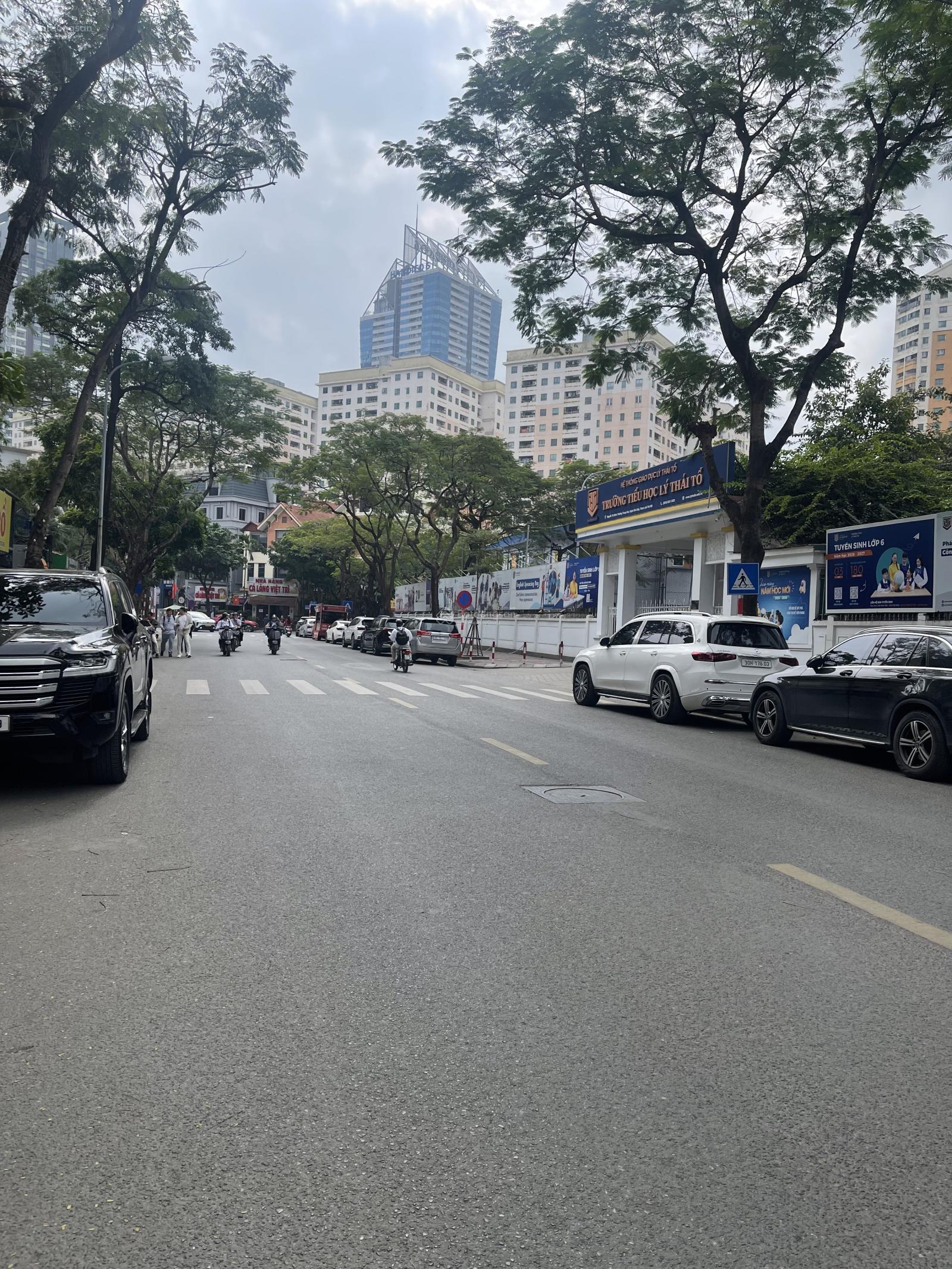 HÀNG ĐẸP KHÔNG CHỜ LÂU - PHỐ ĐỖ QUANG - ÔTÔ TRÁNH DỪNG ĐỖ - VỈA HÈ - NGÕ THÔNG, 130M2 - 1T - MT 12M