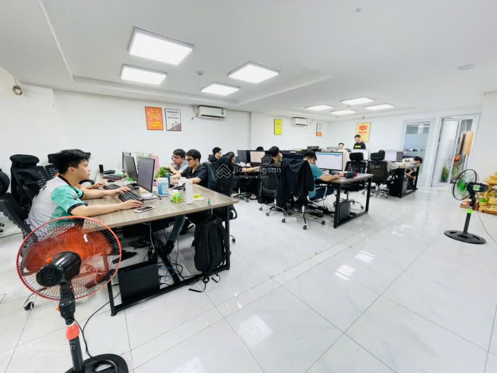 Cho thuê sàn văn phòng tại phố Phó Đức Chính, Ba Đình 90m2 thông sàn, ĐH, thang máy, giá 13 triệu